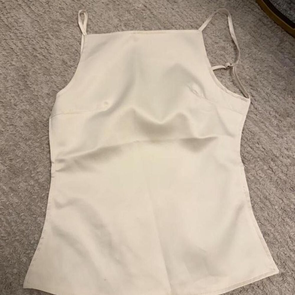 Lioness Women's White and Cream Crop-top